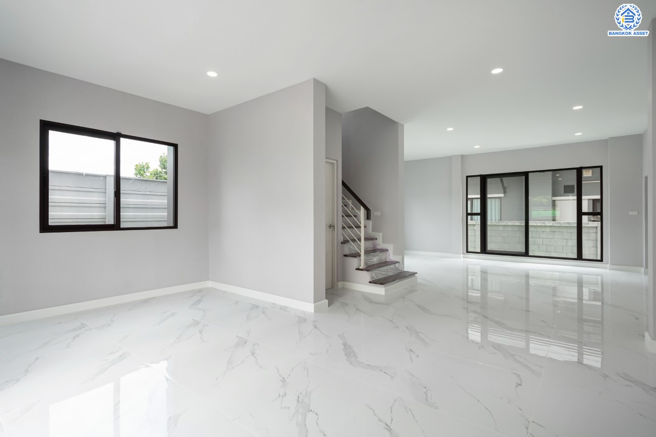 บ้านมือสองตกแต่งใหม่ ม.เดอะซิตี้ ราชพฤกษ์-ปิ่นเกล้า หลังมุม เนื้อที่ 71.8 ตร.ว. ดีไซน์ตอบทุกไลฟ์สไตล์ ฟังก์ชัน 3 ห้องนอน 5 ห้องน้ำ 1 ห้องอเนกประสงค์ 1 ห้องแม่บ้าน จอดรถได้ 2 คัน บนทำเลติดถนนใหญ่ เชื่อมต่อทุกเส้นทาง ใกล้รถไฟฟ้าสายสีม่วง "สถานีบางรักใหญ่" และจุดขึ้นทางด่วน "ศรีรัช"